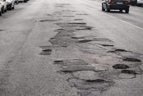 Record! Numărul scuzelor pentru gropile din asfalt a depășit numărul gropilor din asfalt