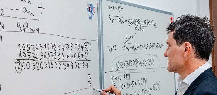 Nicușor Dan a rezolvat în direct o problemă grea de mate: Cât îl costă pe un șofer un plin de motorină azi?