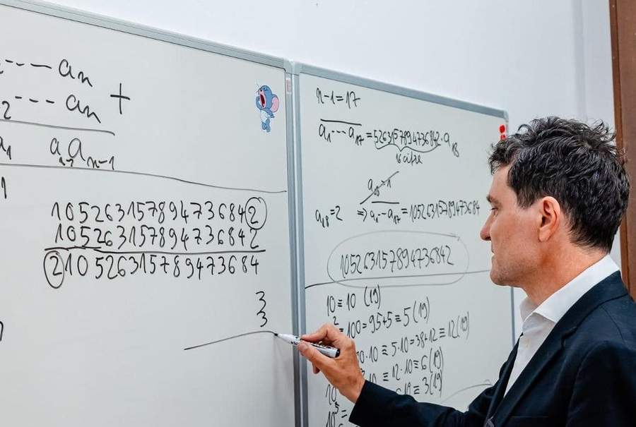 Nicușor Dan a rezolvat în direct o problemă grea de mate: Cât îl costă pe un șofer un plin de motorină azi?