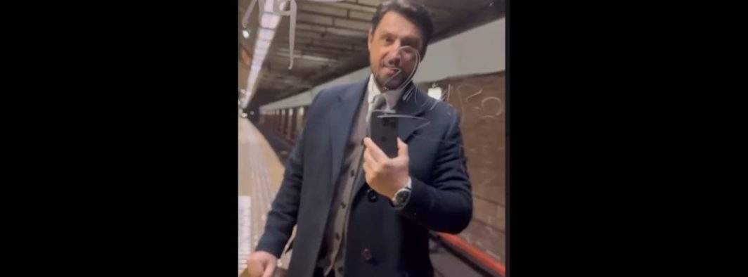 Daniel Pavel de la Desafio a făcut senzaţie la metrou! Mii de oameni s-au întrebat cine plm mai e şi ăsta