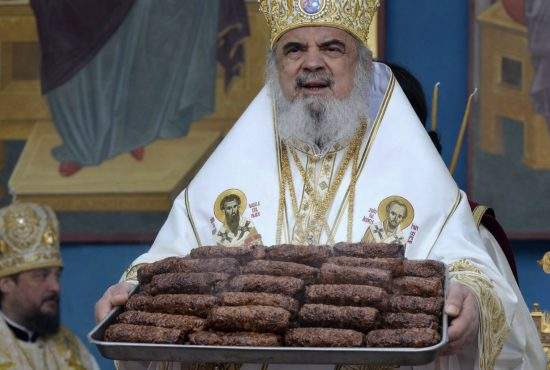 Patriarhul asigură: Dacă nu putem aduce lumină de la Ierusalim, aducem mici de la Deduleşti