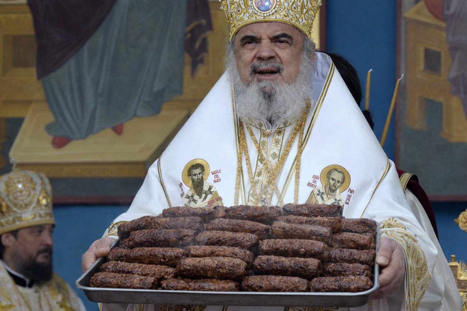 Patriarhul asigură: Dacă nu putem aduce lumină de la Ierusalim, aducem mici de la Deduleşti