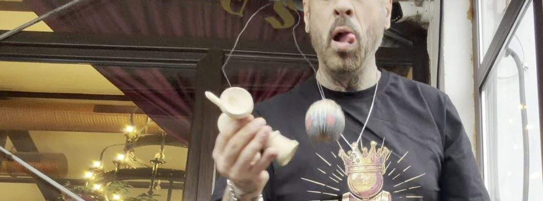 Din lac în puţ! Rămaşi fără Realitatea Plus, milioane de pensionari s-au apucat de kendama