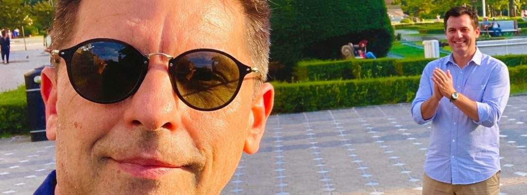 Cea mai tare farsă de 1 Aprilie! Cineva i-a spus lui Dan Negru că e deştept şi interesant