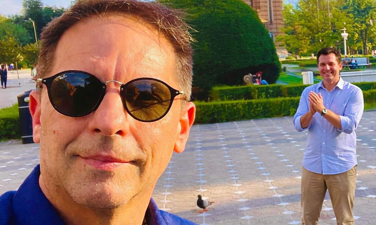 Cea mai tare farsă de 1 Aprilie! Cineva i-a spus lui Dan Negru că e deştept şi interesant