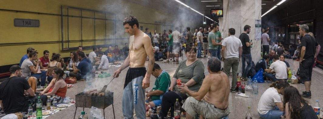 Pentru că plouă de 1 Mai, bucureștenii vor putea face grătar pe peronul de la metrou