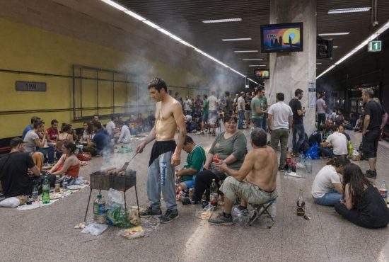 Pentru că plouă de 1 Mai, bucureștenii vor putea face grătar pe peronul de la metrou