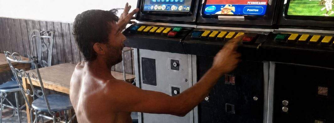 Brăila interzice complet păcănelele după ce un gălăţean a câştigat jackpotul