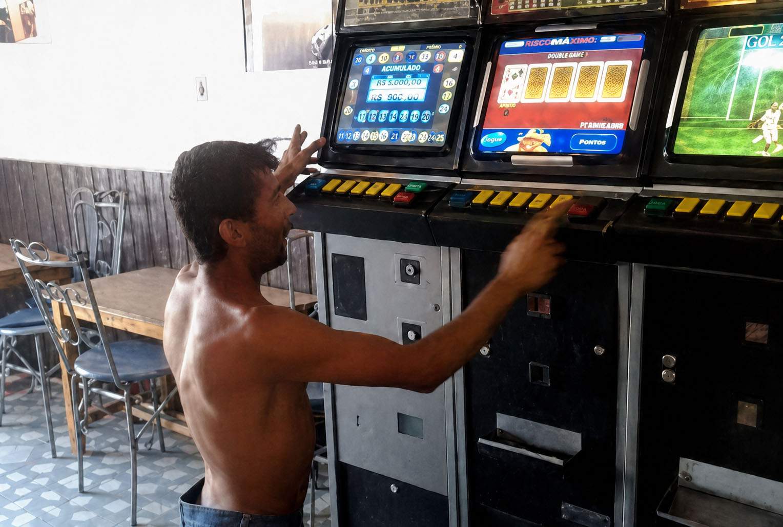 Brăila interzice complet păcănelele după ce un gălăţean a câştigat jackpotul