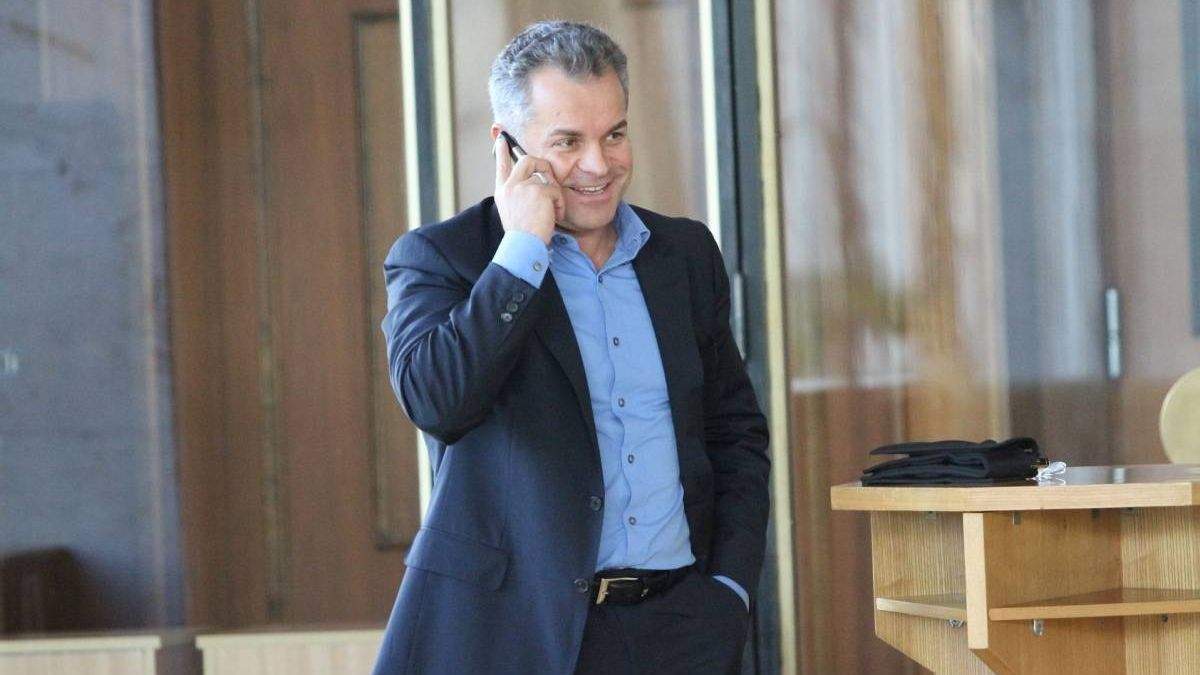 Auzind că i-au dat 19 ani, Plahotniuc şi-a invocat dreptul de cetăţean român să o sune pe Lia