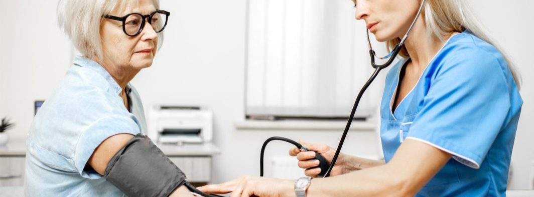 România, pe creștere. Tensiunea arterială a crescut la 90% dintre români