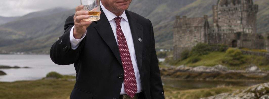 Scoţia îi oferă şi ea cetăţenie lui Băsescu: „A băgat milioane în economia noastră!”