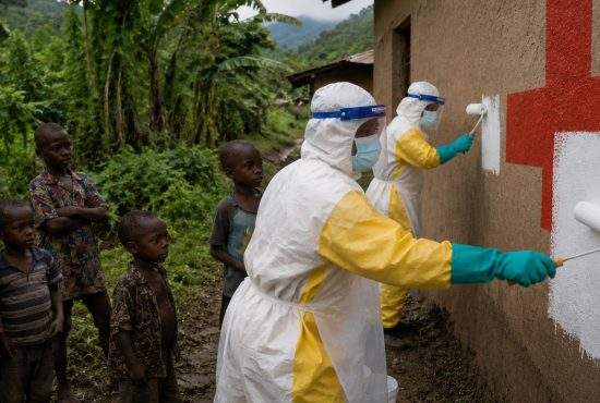 Focar de Ebola în Congo. Crucea Roşie Română trimite o echipă să verifice că nu-i foloseşte nimeni sigla
