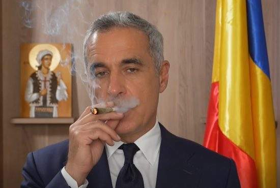 Studiu. Dacă s-ar legaliza marijuana am vorbi toți ca Georgescu
