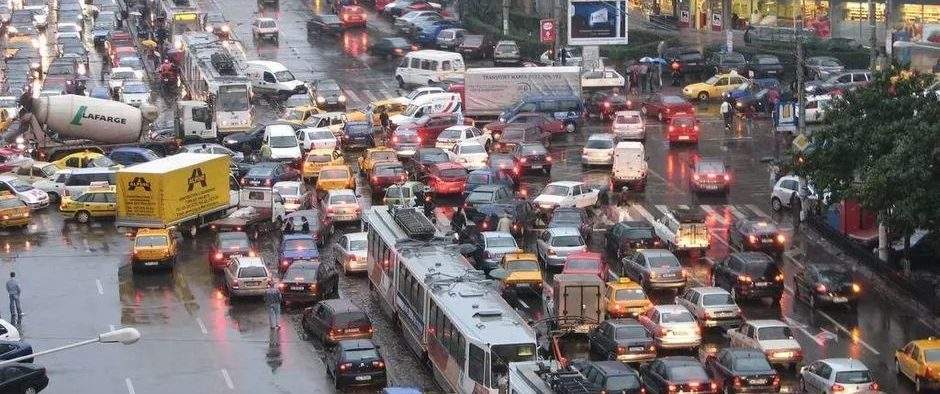 Restructurarea STB provoacă haos după ce mai mulți vatmani au fost dați afară din mers