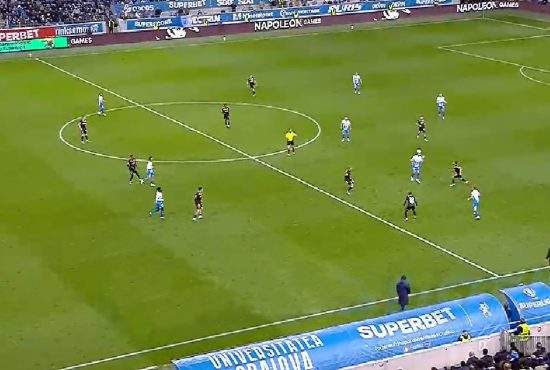 Arbitrul VAR de la Craiova-Dinamo spune că n-a văzut ofsaidul, că i-a intrat o bancnotă în ochi