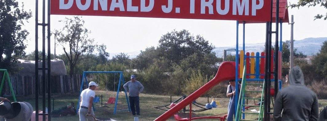 Bucureștenii i-au spus lui Băluță să nu pună WC-uri în Parcul Trump, că se descurcă și fără