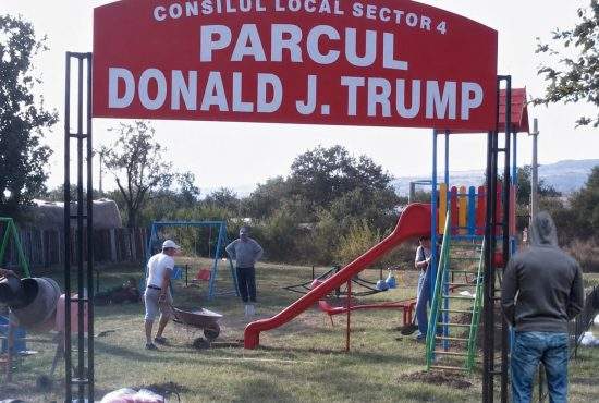 Bucureștenii i-au spus lui Băluță să nu pună WC-uri în Parcul Trump, că se descurcă și fără