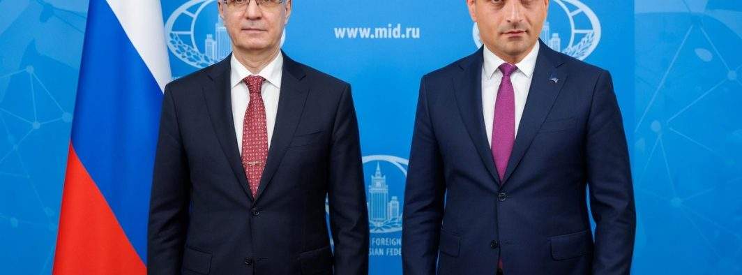 Puterea obișnuinței! Auzind că e chemat la consultări, Simion s-a dus la ambasada Rusiei