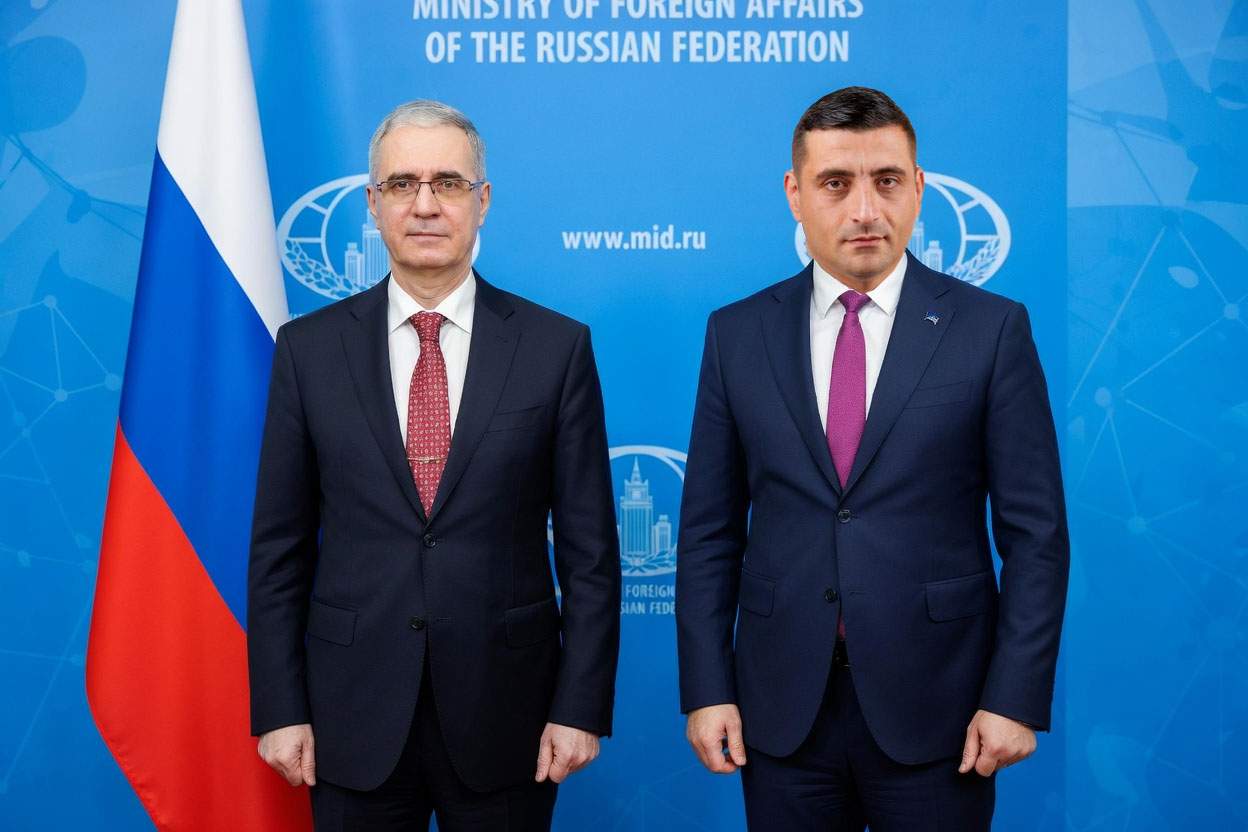 Puterea obișnuinței! Auzind că e chemat la consultări, Simion s-a dus la ambasada Rusiei