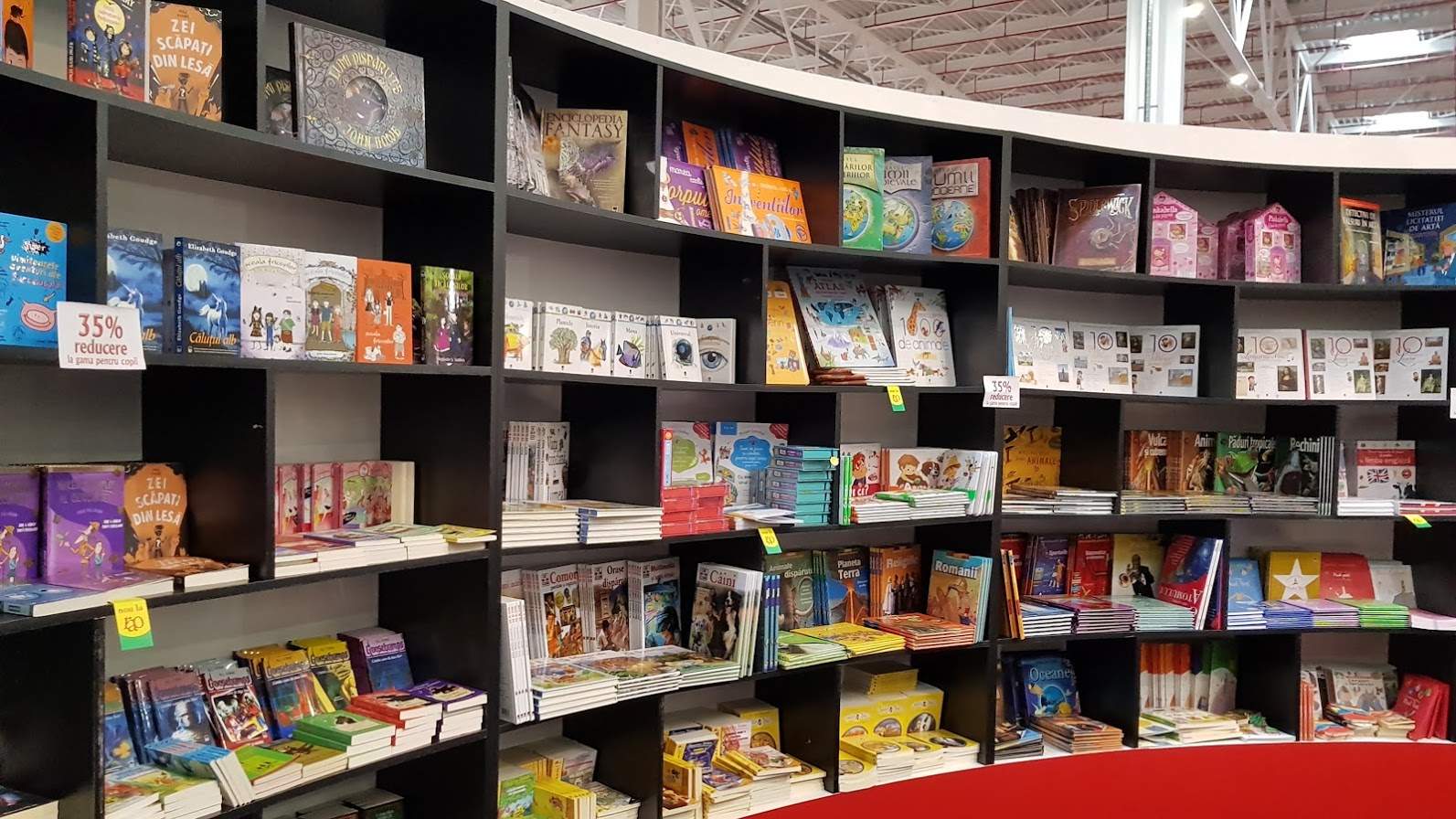 DNA doarme în papuci! E primul Bookfest la care nu se lansează nicio carte scrisă în puşcărie