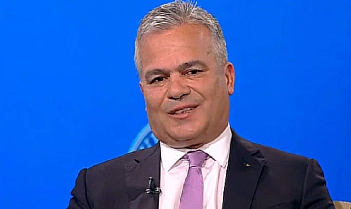 Veștea, panicat că fii-su nu va lua Bacul și îi va fura postul de premier