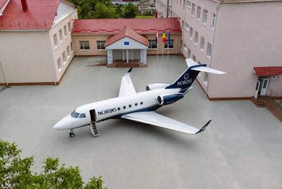 S-a înscris şi Ciolacu la BAC? Avionul Nordis, văzut în curtea unui liceu din Buzău