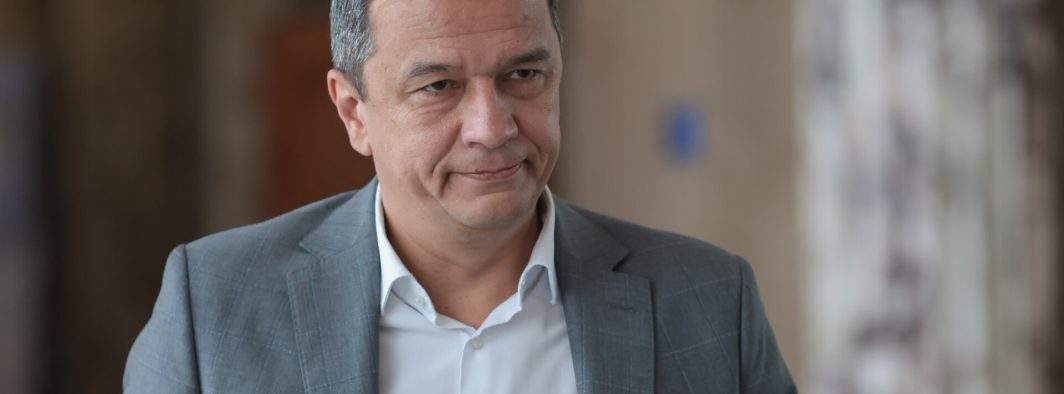 Grindeanu cere să i se spună clar dacă va fi premier sau nu, că îl aşteaptă avionul Nordis pe avarii