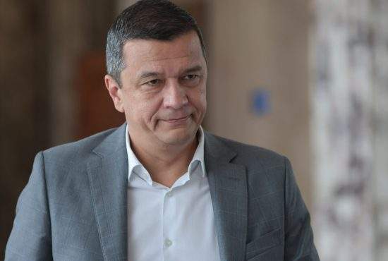Grindeanu cere să i se spună clar dacă va fi premier sau nu, că îl aşteaptă avionul Nordis pe avarii