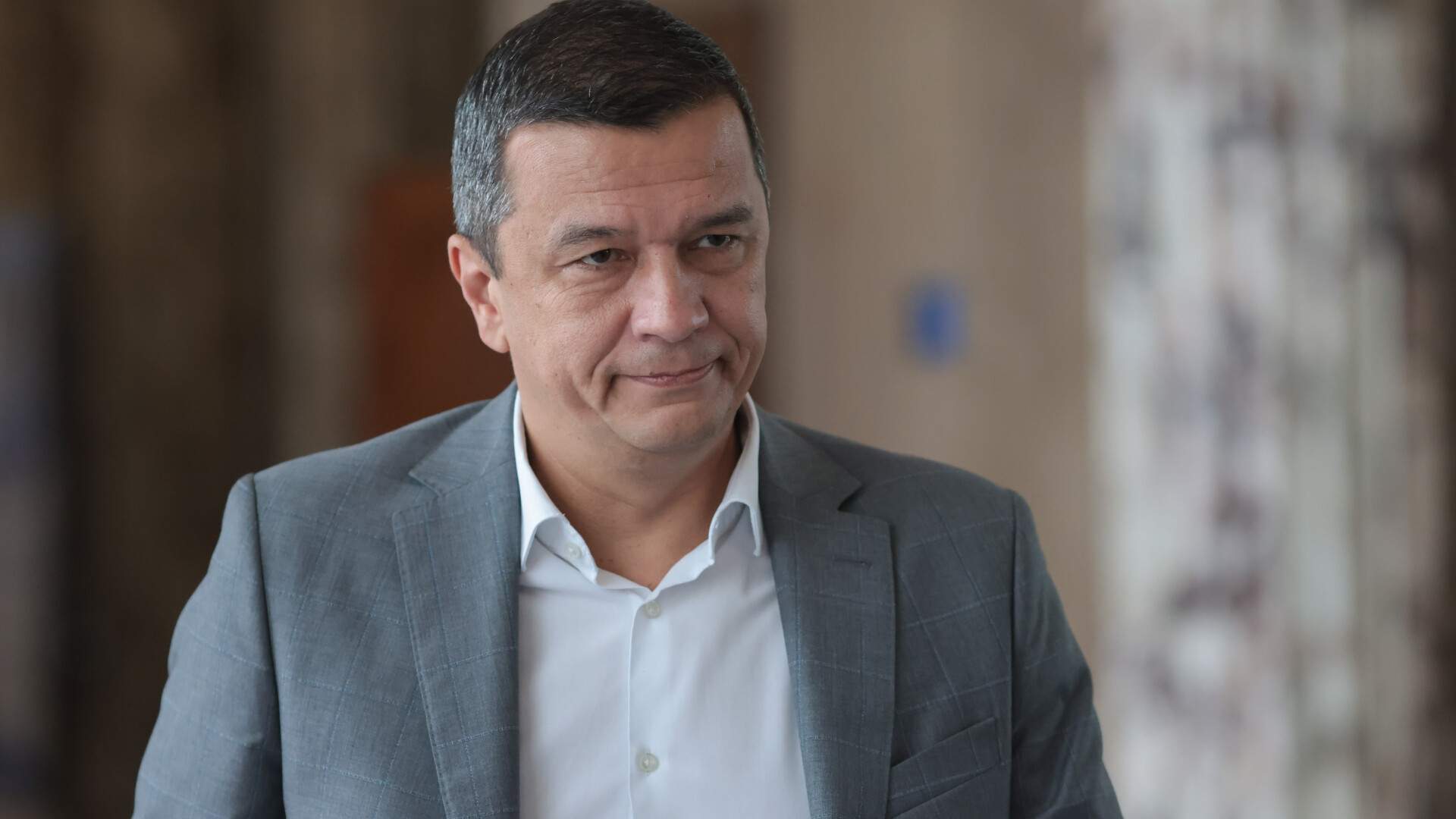 Grindeanu cere să i se spună clar dacă va fi premier sau nu, că îl aşteaptă avionul Nordis pe avarii