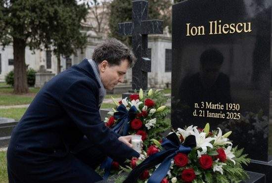 Obosit de scandalurile politice, Nicușor Dan s-a dus să se reculeagă la mormântul lui Ion Iliescu