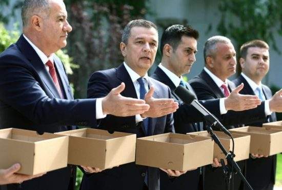 Pesediștii insistă pentru Grindeanu premier! „Stăm cu cutiile de pantofi goale, vrem la guvernare!”