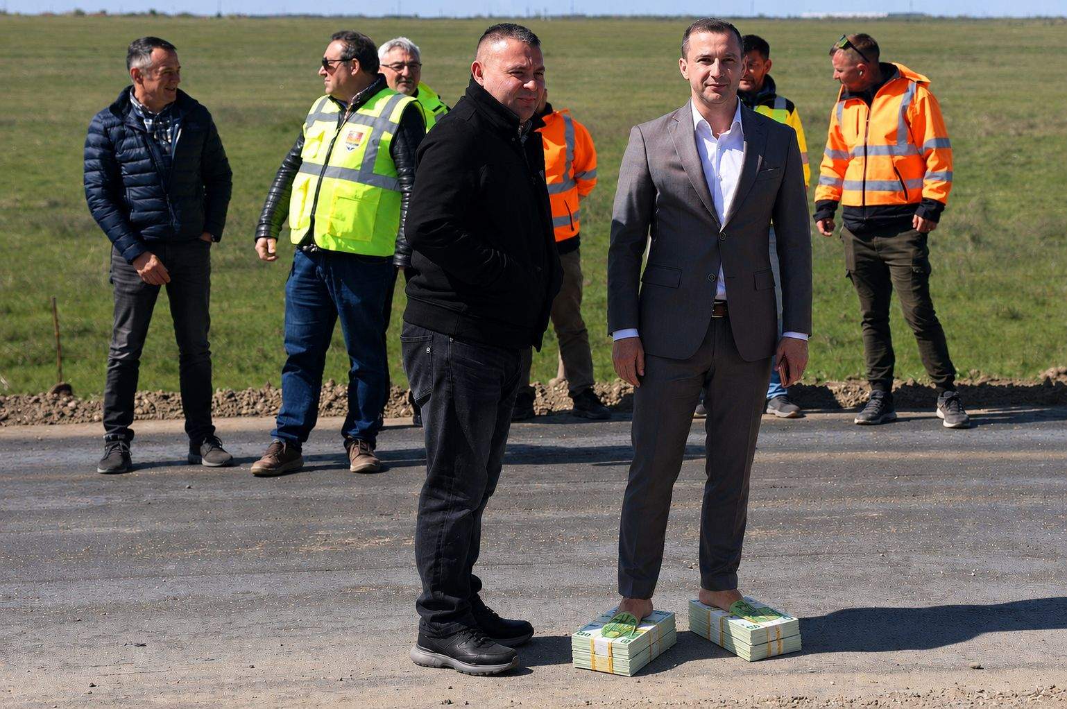 Din neatenție, Alfred Simonis s-a încălțat azi cu banii din cutia de pantofi, nu cu pantofii