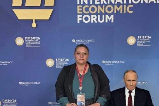 Putin, șocat după ce a văzut-o pe Șoșoacă. Dacă româncele sunt atât de mari, bărbații cred că au 3 metri!