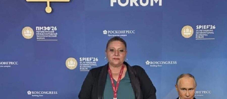Putin, șocat după ce a văzut-o pe Șoșoacă. Dacă româncele sunt atât de mari, bărbații cred că au 3 metri!
