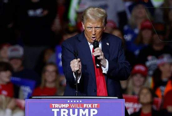 Trump scrie istorie! Buget de milioane pentru primul porno filmat în Casa Albă