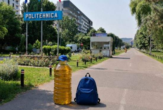 Aşa da! Un ţăran grec şi-a înscris uleiul la Politehnică, să fie sigur că iese extravirgin
