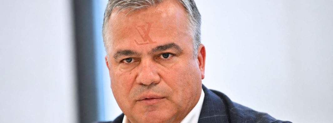 S-a consultat în secret cu pesediștii? Veștea, urme de cataramă Louis Vuitton în frunte