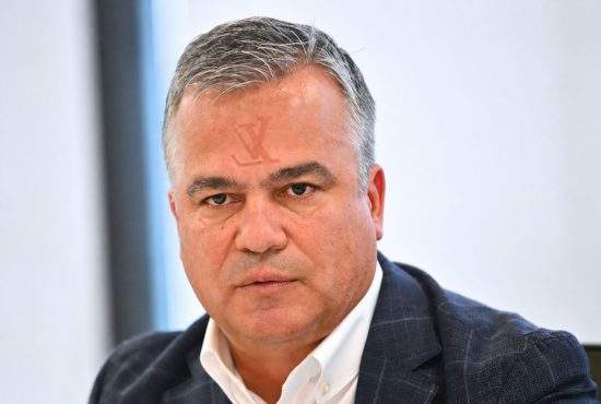 S-a consultat în secret cu pesediștii? Veștea, urme de cataramă Louis Vuitton în frunte