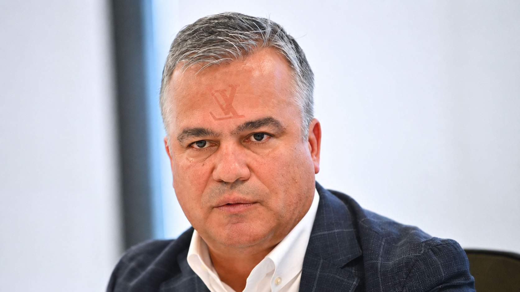 S-a consultat în secret cu pesediștii? Veștea, urme de cataramă Louis Vuitton în frunte