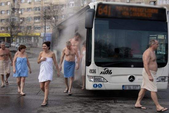 STB: Autobuzele fără aer condiţionat au regim de saună. Amenzi dure pentru cine mai intră îmbrăcat