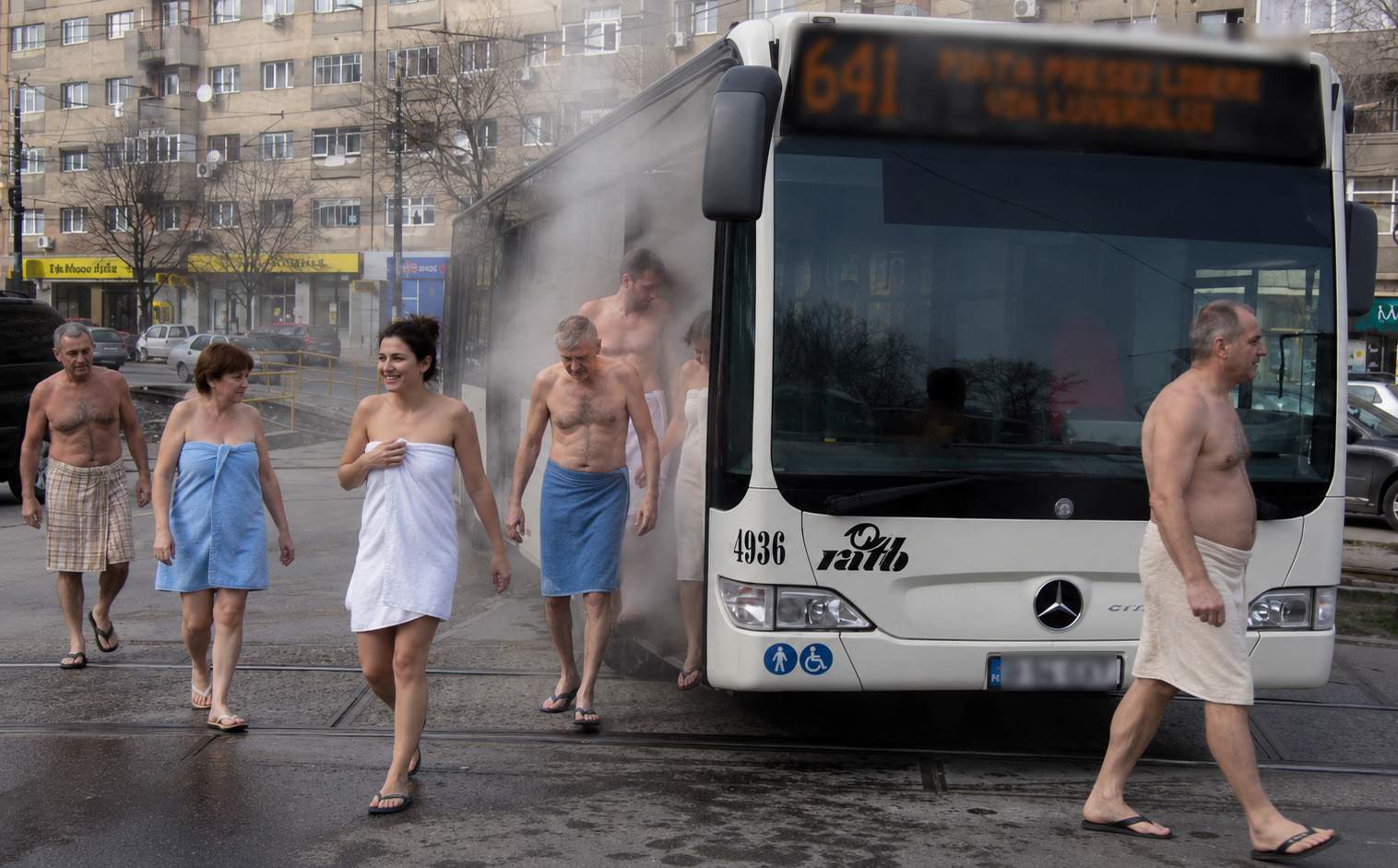 STB: Autobuzele fără aer condiţionat au regim de saună. Amenzi dure pentru cine mai intră îmbrăcat