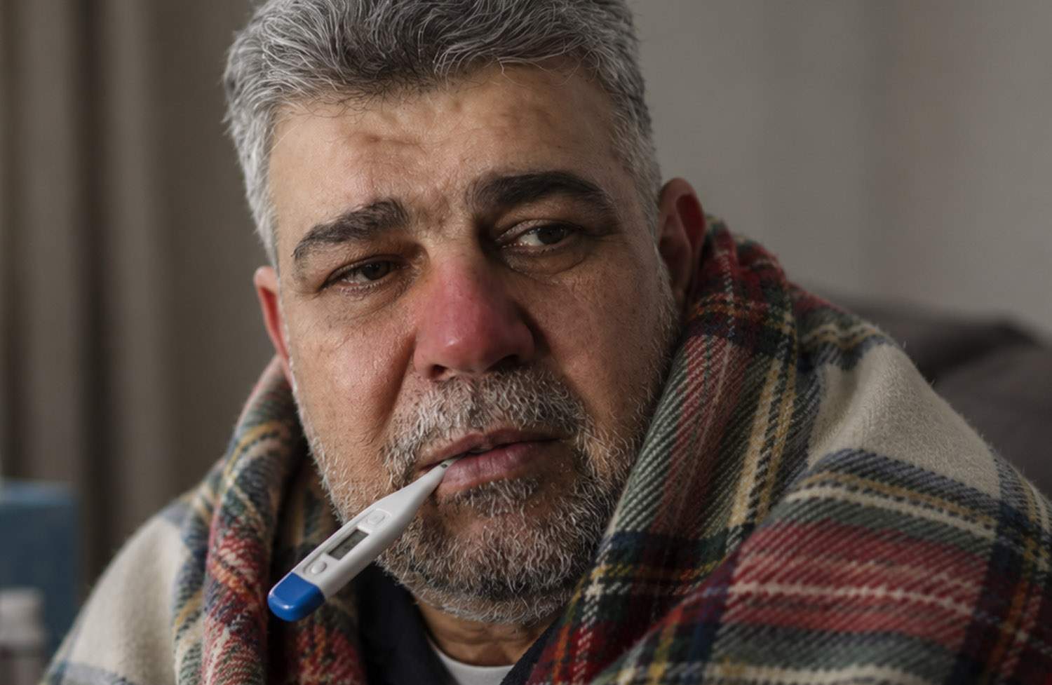 S-a molipsit? De când s-a pupat cu un urmărit internaţional, Ciolacu dă şi el semne de urmărire internaţională