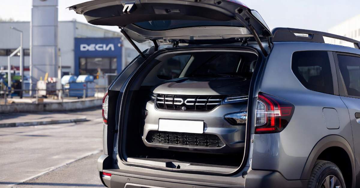 Dacia se laudă că în portbagajul de la modelul Striker încape o Dacia Spring
