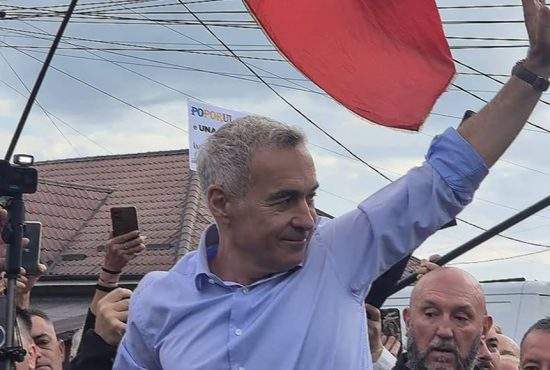 Sătul să fie acuzat că plagiază replici din desene animate, Georgescu a plagiat azi dintr-un film porno