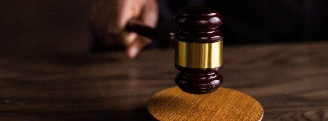 Recidivă! Tribunalul București i-a anulat unei femei vizita la coafor de acum 10 zile