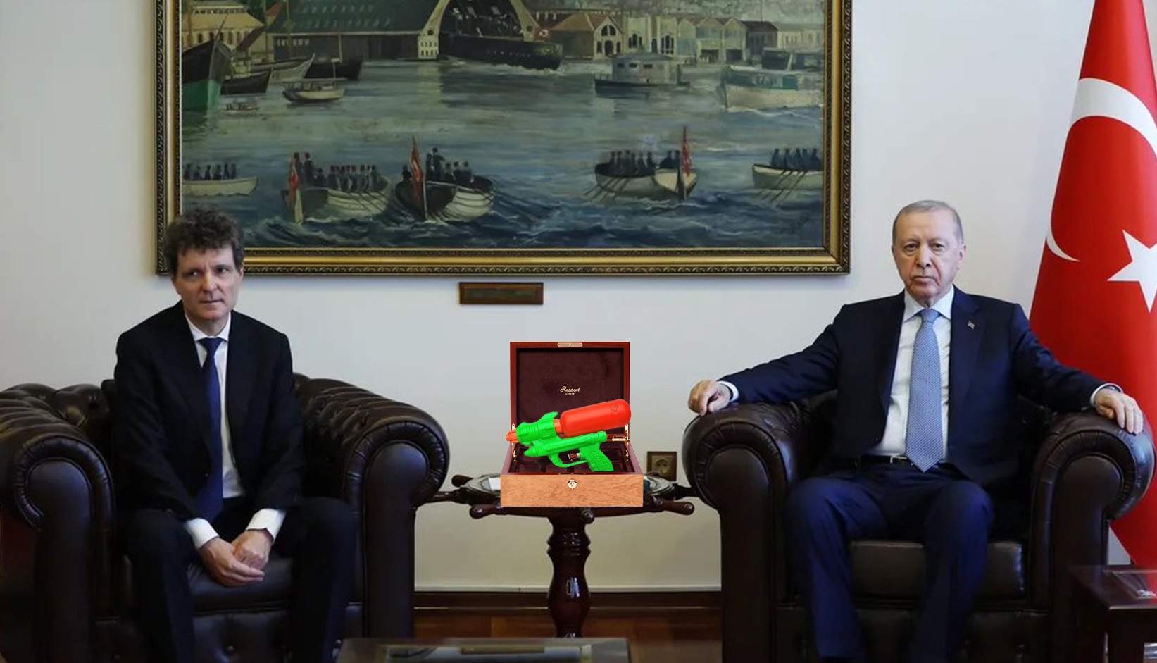 Pistoale cadou de la Erdogan pentru toţi liderii NATO. Nicuşor Dan a primit unul cu apă