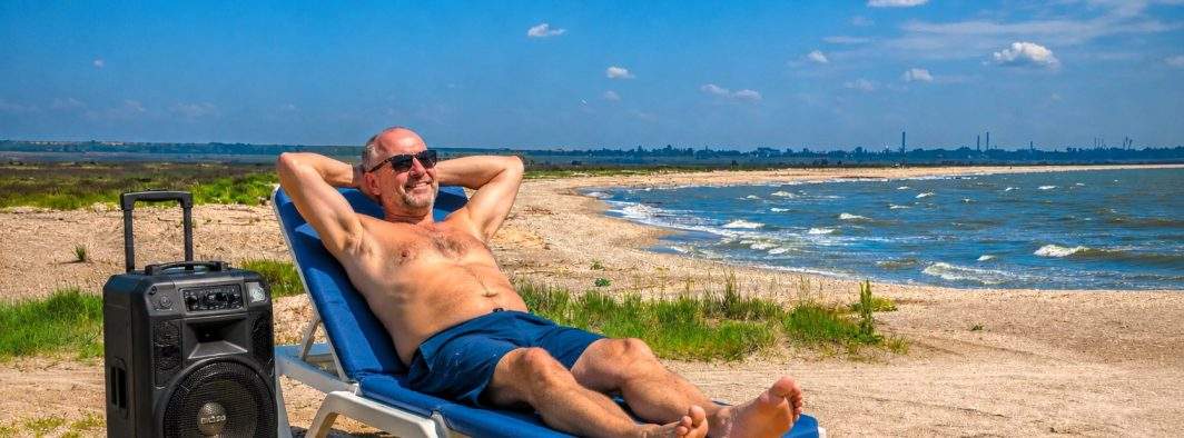 Plaja sălbatică din Vadu, oază de calm pentru turişti: „Doar aici mai poţi asculta manele în linişte!”
