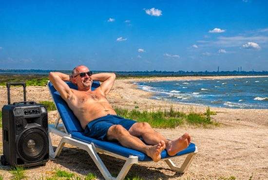 Plaja sălbatică din Vadu, oază de calm pentru turişti: „Doar aici mai poţi asculta manele în linişte!”