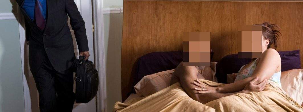 Un bărbat prins în pat cu soţia vecinului dă vina pe blocajul de la Cadastru: Credeam că e casa mea!